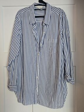 Old Navy Blue and White Vertical Stripe Button-Down Shirt